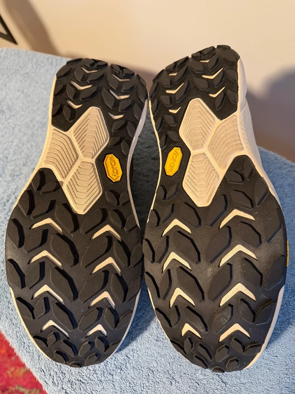 HOKA men's Transport Vibram running/trail shoes - 9D